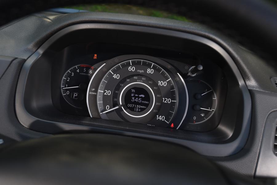 Панель приборов Honda CR-V Black Edition 2016 года  (UK) (фото 4 из 7)
